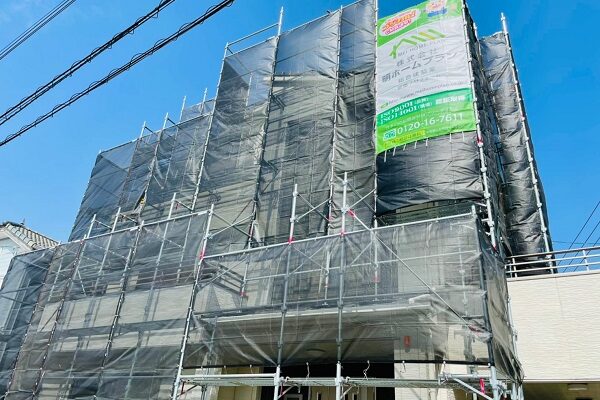 徳島県小松島市　S様邸　外壁塗装　足場の組み立て　飛散防止ネット(メッシュシート) (2)