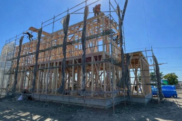 新社屋「棟上げ」無事執り行われました！